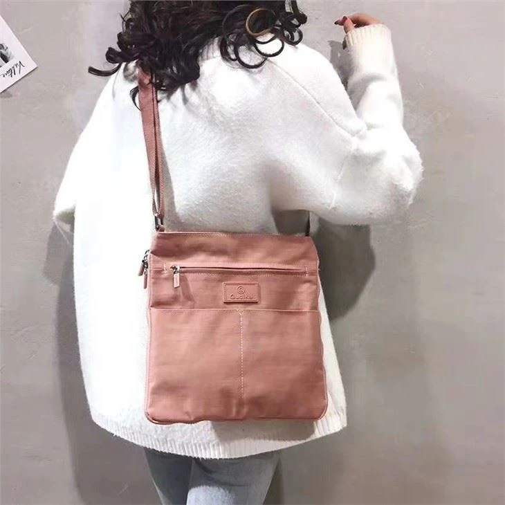 2020 Neue Nylon -Makkaron -Farb -Umhängetasche für Frauen