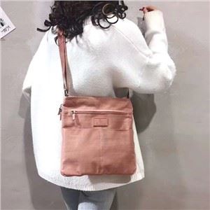2020 Neue Nylon -Makkaron -Farb -Umhängetasche für Frauen